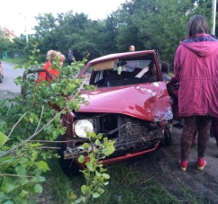 Жахлива аварія на Цецено: в авто застрягла жінка