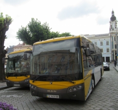 Чернівецька міськрада купила два вживані автобуси