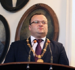 Мэру Черновцов подняли должностной оклад