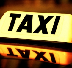 Таксист, котрий намагався згватувати дівчину, не зі служби таксі «Чернівці»
