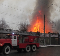 Масштабну пожежу у Чернівцях спричинили безхатченки