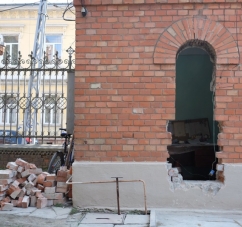 Розбита для платіжного терміналу стіна ЧНУ все-таки пам’ятка ЮНЕСКО: стіну відновили