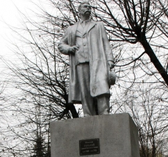 Памятник Горькому в Садгоре доживает последние дни