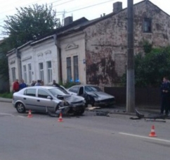 Фото і відео страшної аварії на Руській