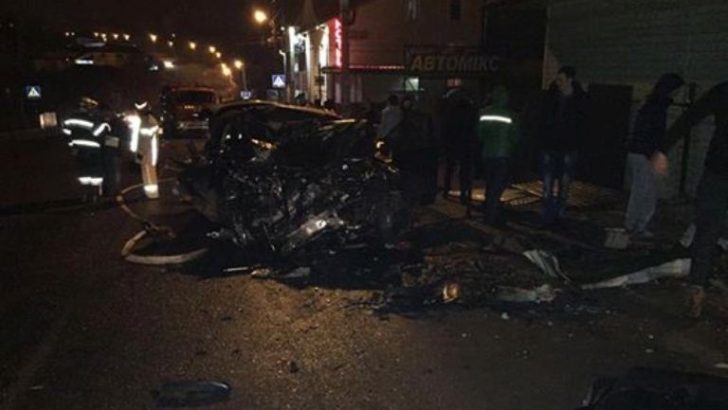 Відео жахливої аварії, яка сталась у ніч на сьогодні у Чернівецькій області