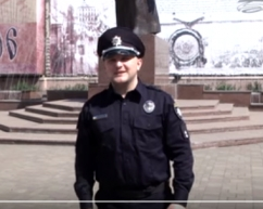 У Чернівцях поліцейські  привітали своїх матусь (відео)