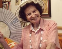 В Тель-Авиве 93-летнюю писательницу наградили медалью “Во славу Черновцов”