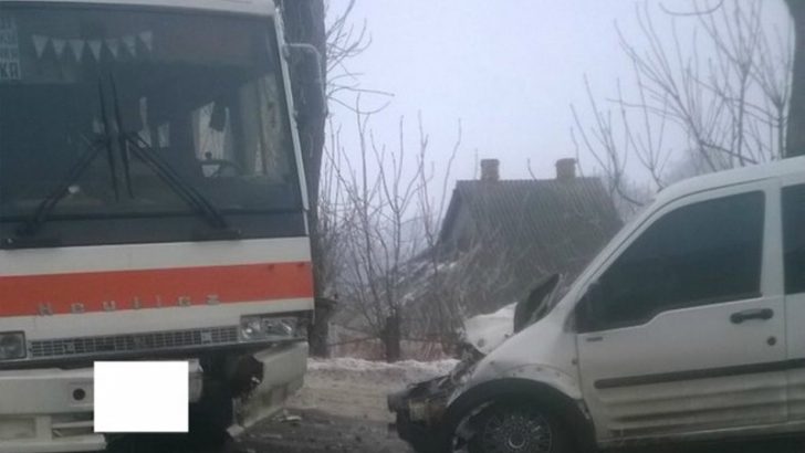 У Чернівецькій області автобус зіткнувся з легковим авто: постраждала вагітна жінка