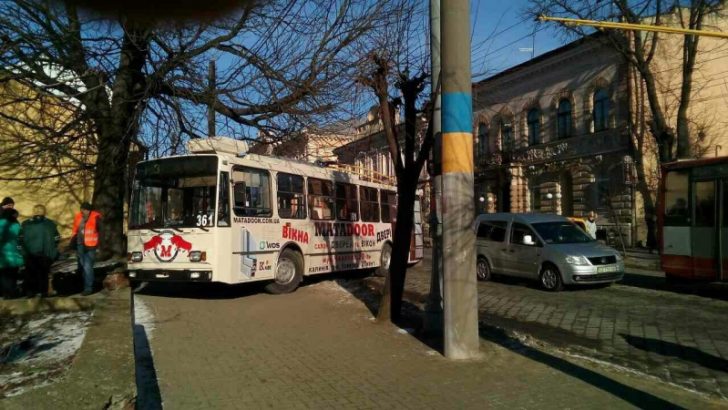 З’явилася ще одна версія причини ДТП за участі «нового» тролейбуса у Чернівцях
