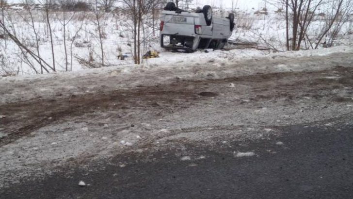 Два авто у Чернівецькій області перекинулися через небезпечний обгін