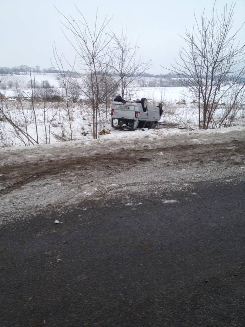 ДТП у Чернівецькій області: перекинулися два авто