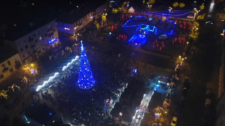 Різдвяне містечко Чернівців з висоти пташиного польоту (відео)