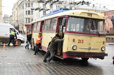 Скільки тролейбусів, які зараз курсують у Чернівцях, потрібно списати?