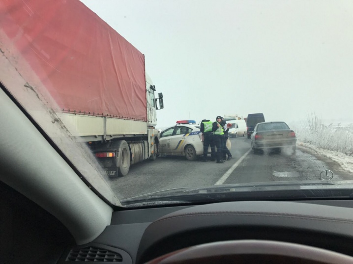 У Чернівцях ДТП  за участю патрульної поліції