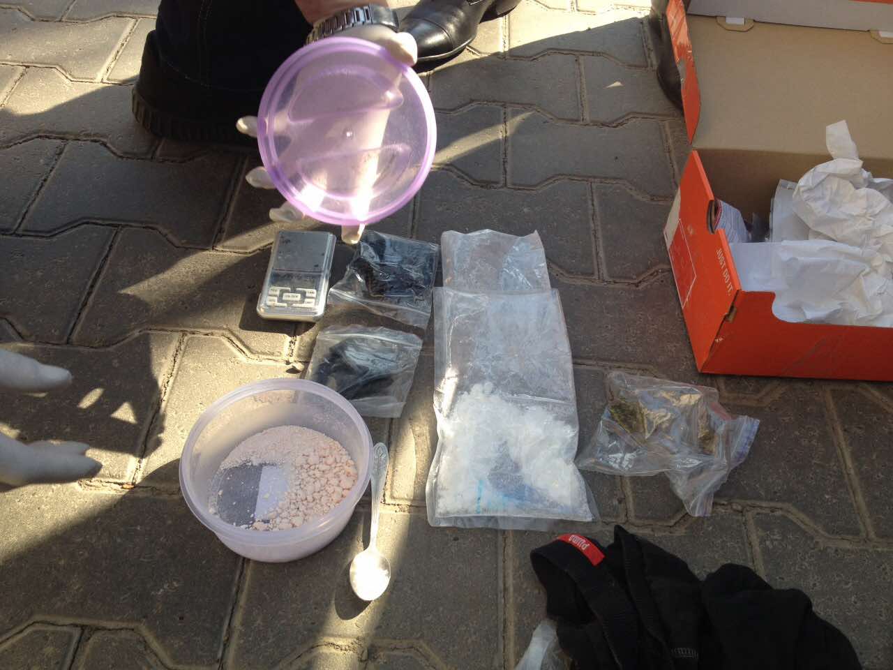 СБУ затримала чернівчан, які отримували наркотики поштою з ЄС і продавали їх в Чернівцях