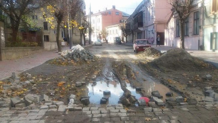Коли у Чернівцях завершать ремонт на вулиці Богдана Хмельницького?