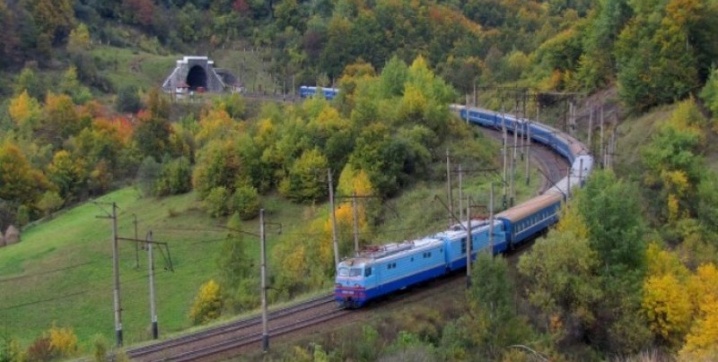Потяг «Чернівці-Ужгород» планують відновити