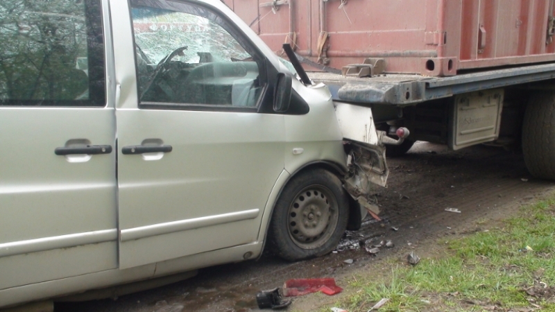 ДТП у Чернівецькій області: мікроавтобус зіткнувся з фурою (фото)