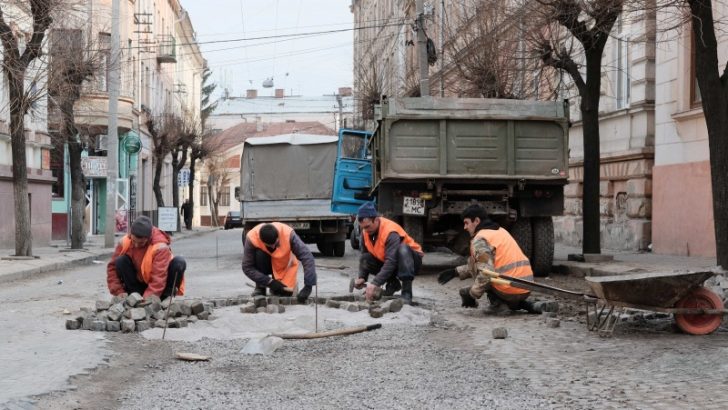 У Чернівцях на ремонт доріг виділили 27 мільйонів гривень