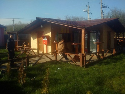 У Чернівецькій області чоловік розбив вікно магазину, щоб вкрасти алкоголь
