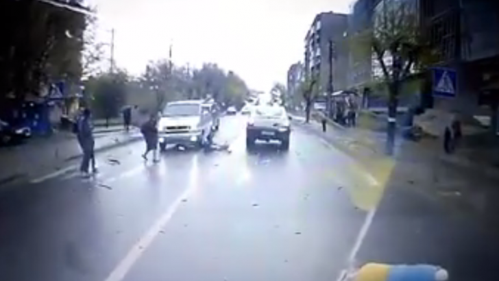 У Чернівцях водій авто збив дитину на пішохідному переході (відео)