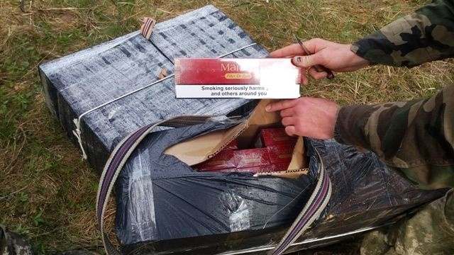 У Чернівецькій області митники завадили контрабанді 7,5 тисяч пачок цигарок (фото)