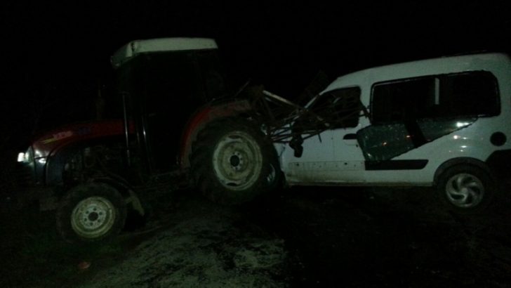 У Чернівецькій області автомобіль в’їхав у трактор, водій загинув (фото)