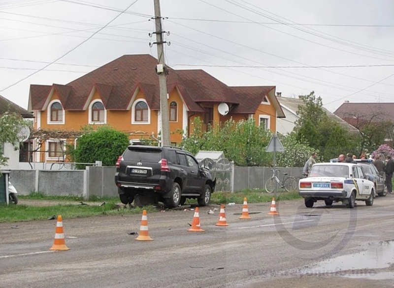 Водій позашляховика, який на смерть збив 14-річного велосипедиста у Чернівецькій області, запевняє, що дорогою мав два серцеві напади
