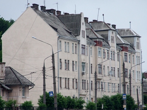 Як заробити на квартиру у Чернівцях при зарплаті 5 тис. грн і без іншого майна?