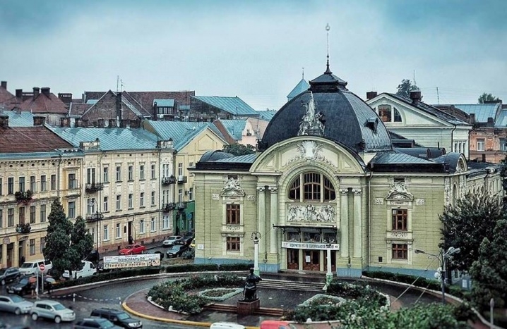 У Чернівцях вперше в Україні покажуть виставу за п’єсою «Чесний суддя»