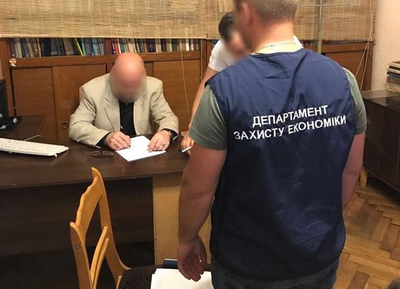 У Чернівецькій області за тиждень на хабарі зловили двох адвокатів
