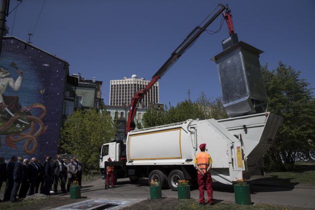 У Чернівцях пропонують установити підземні контейнери для сміття