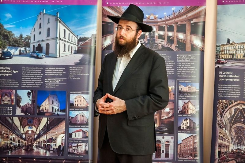 У Чернівцях триває фотовиставка європейських синагог