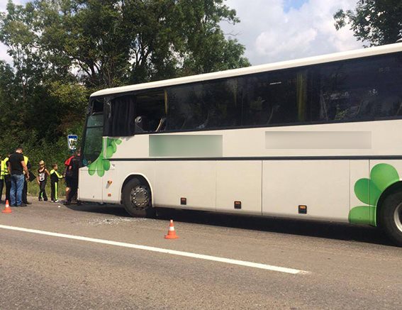 У Чернівцях сталася ДТП за участю автобуса та вантажівки