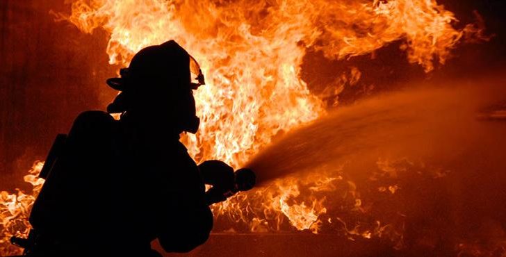 У Чернівцях через недопалок безхатченків загорівся житловий будинок