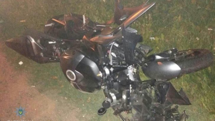 У Чернівцях вночі мотоцикліст збив людину на пішохідному переході та втік