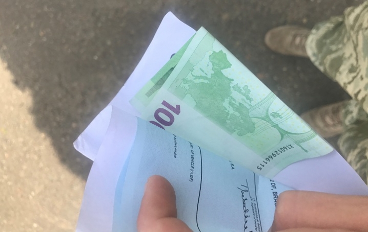Румун пропонував прикордоннику 100 євро за безперешкодний перетин кордону