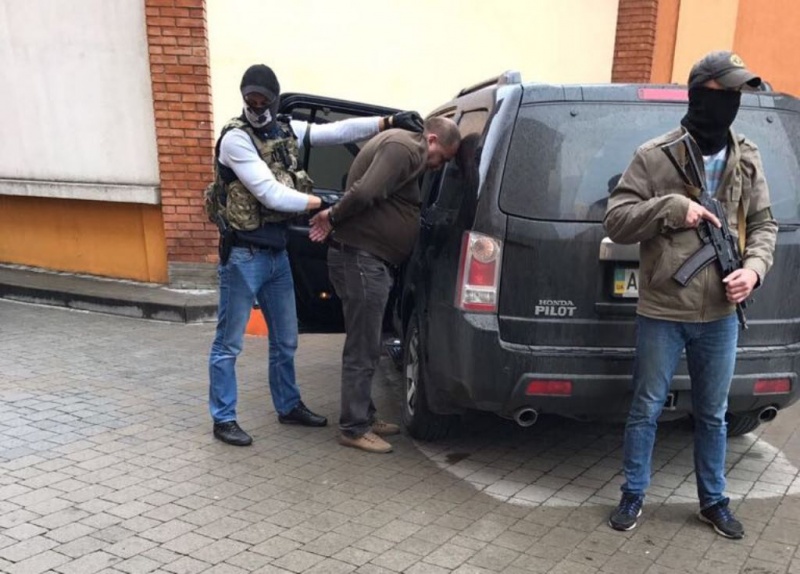 На хабарі у 1 млн грн затримали начальника ОДПІ Державної фіскальної служби в Чернівецькій області