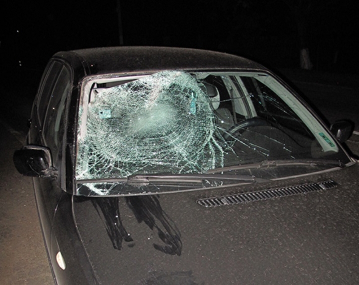 У Чернівецькій області водій авто на єврономерах на смерть збив пішохода 