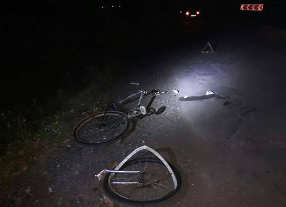У Чернівецькій області водій легкового авто збив велосипедиста