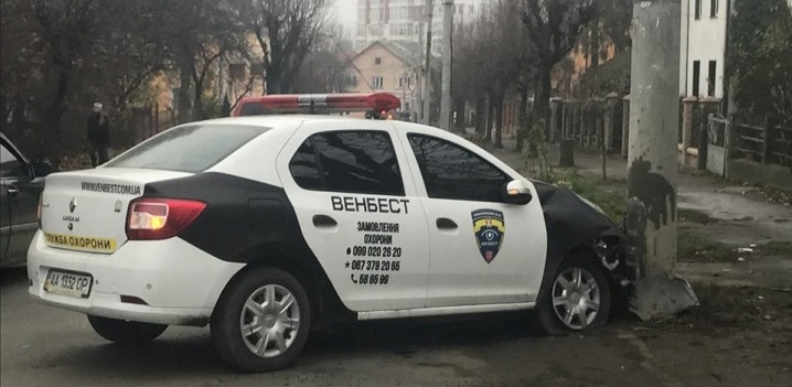 У Чернівцях трапилася ДТП за участі авто служби охорони