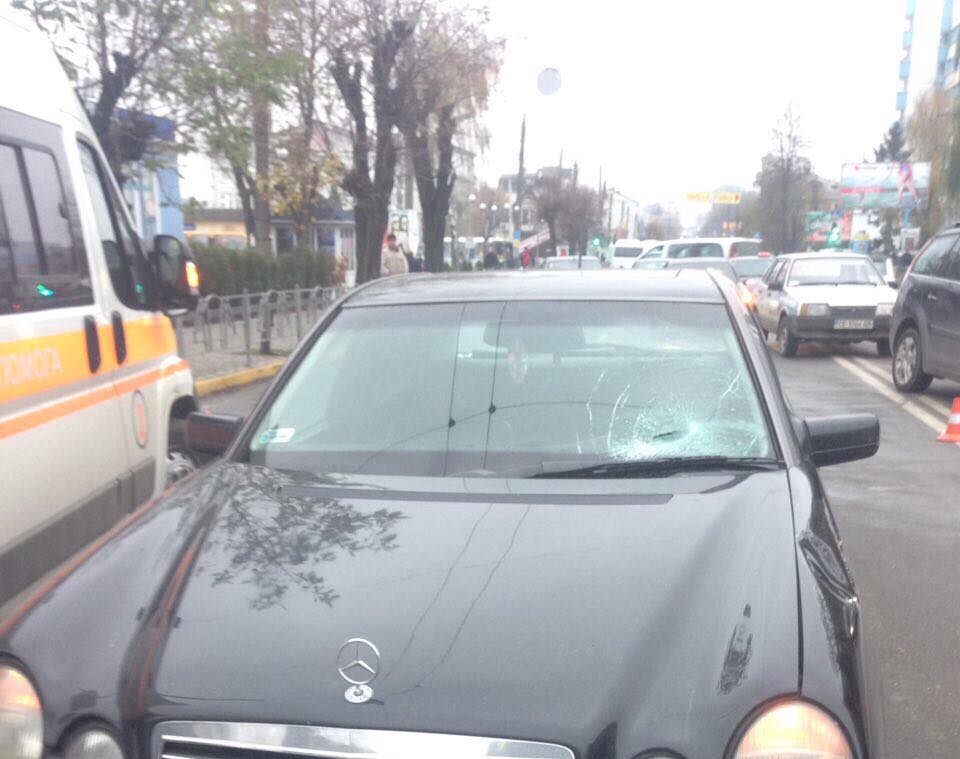 ДТП у Чернівцях: водій на Mercedes збив пішохода