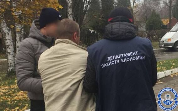 Вчора, 14-го листопада, правоохоронці викрили на хабарі одного з депутатів Чернівецької міської ради.