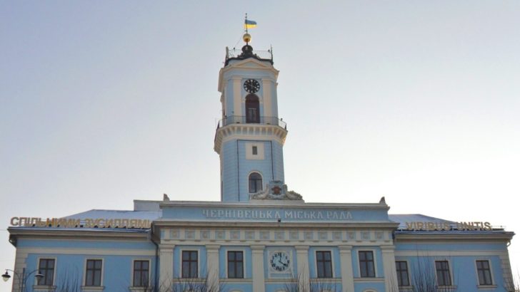 Чернівчани підписують петицію про розпуск міськради: за декілька годин зібрала 100 голосів