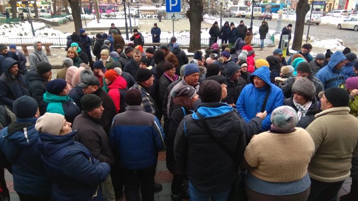 Підприємці мітингували біля Чернівецької міськради через заборону продавати м’ясо