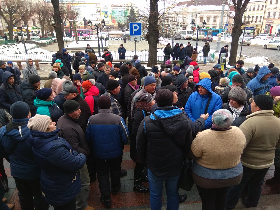 Підприємці мітингували біля Чернівецької міськради через заборону продавати м’ясо