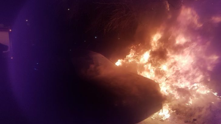 Авто, яке вночі згоріло у Чернівцях, належить активісту “СтопКору” (фото)