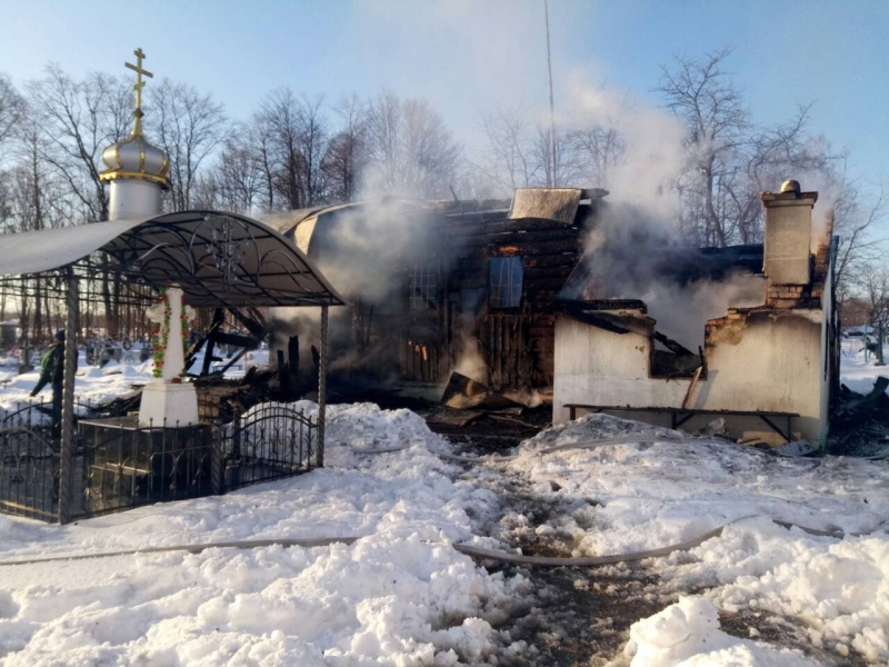 У Чернівецькій області згоріла дерев'яна церкваУ Чернівецькій області згоріла дерев'яна церква