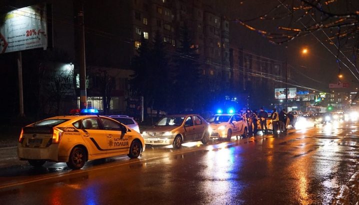 У Чернівцях трапилася ДТП за участю авто патрульної поліції