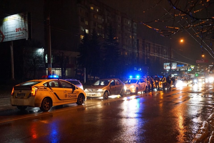 У Чернівцях трапилася ДТП за участю авто патрульної поліції